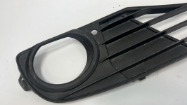 BMW 3 F30 F35 F31 2013 Przód strona prawa Krata halogenu numer kat...