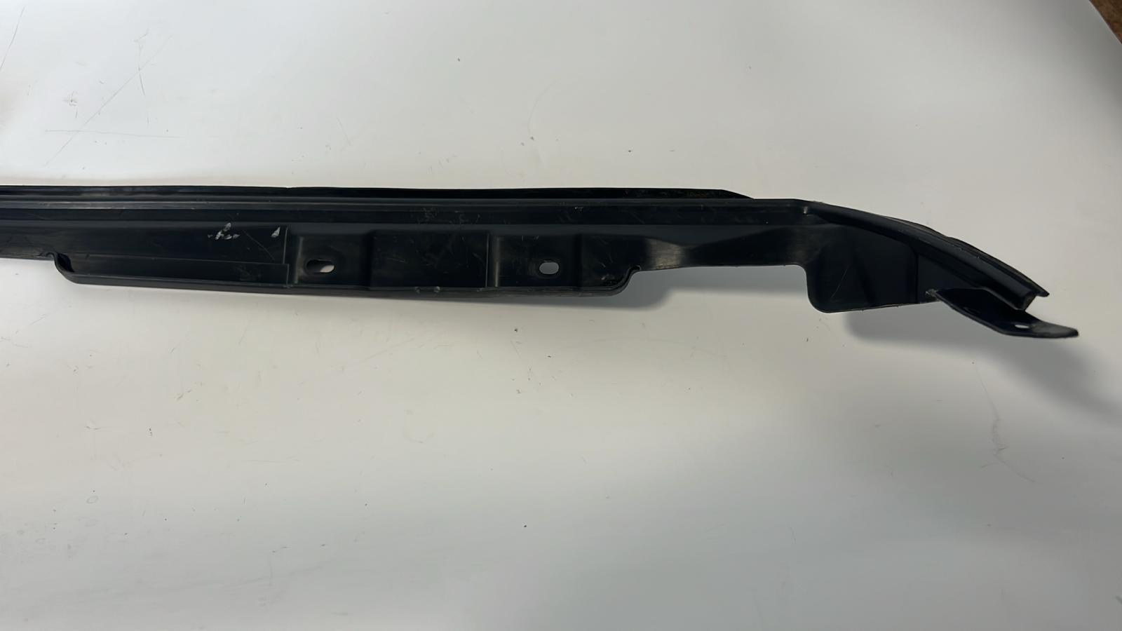 Lexus LC500 2018 Uszczelka drzwi przednich prawych pasażera numer...