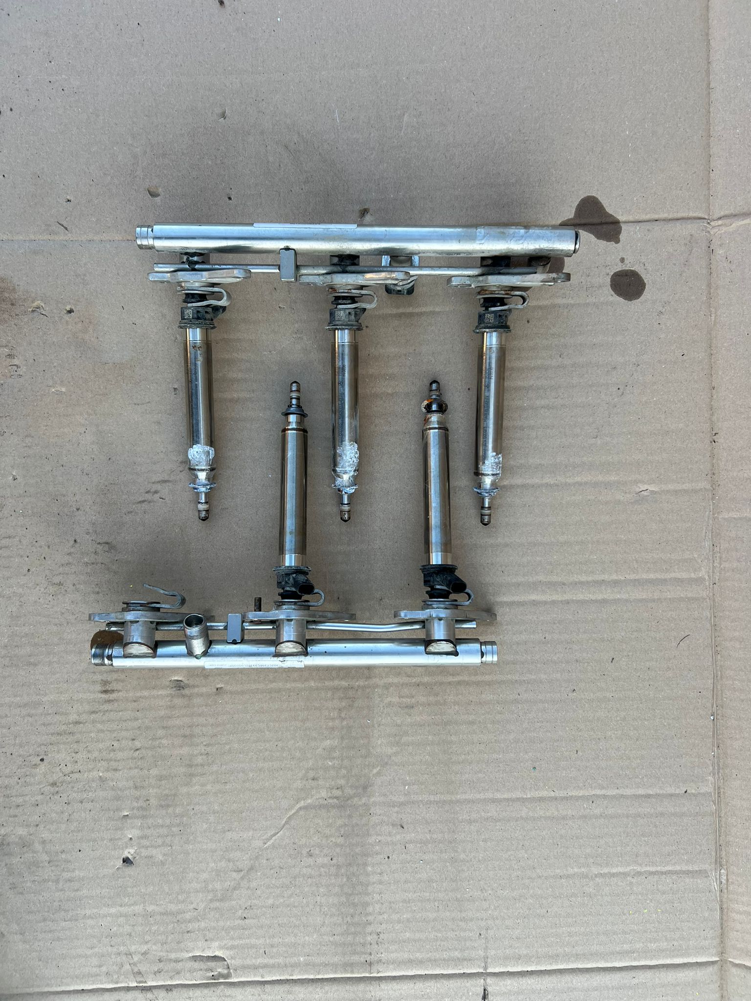 LISTWA WTRYSKOWA (Z WTRYSKIWACZAMI) stan MERCEDES GLE W166 3.0 V6...