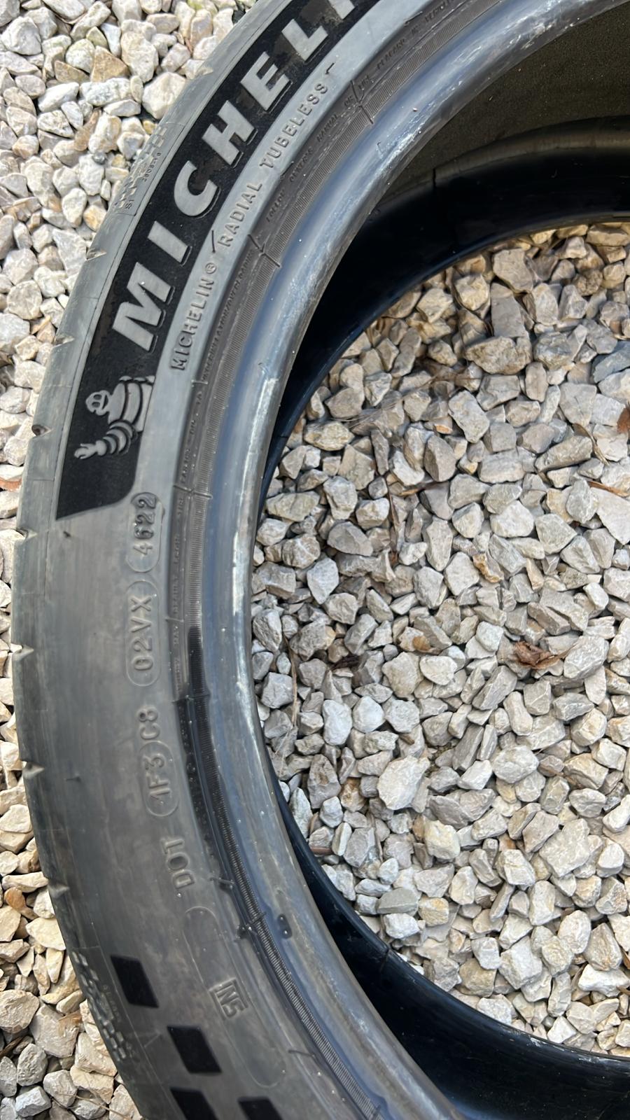 opona Michelin pilot sport s5 275/35zr21 rok 2022 . Bieżnik od znacznika...