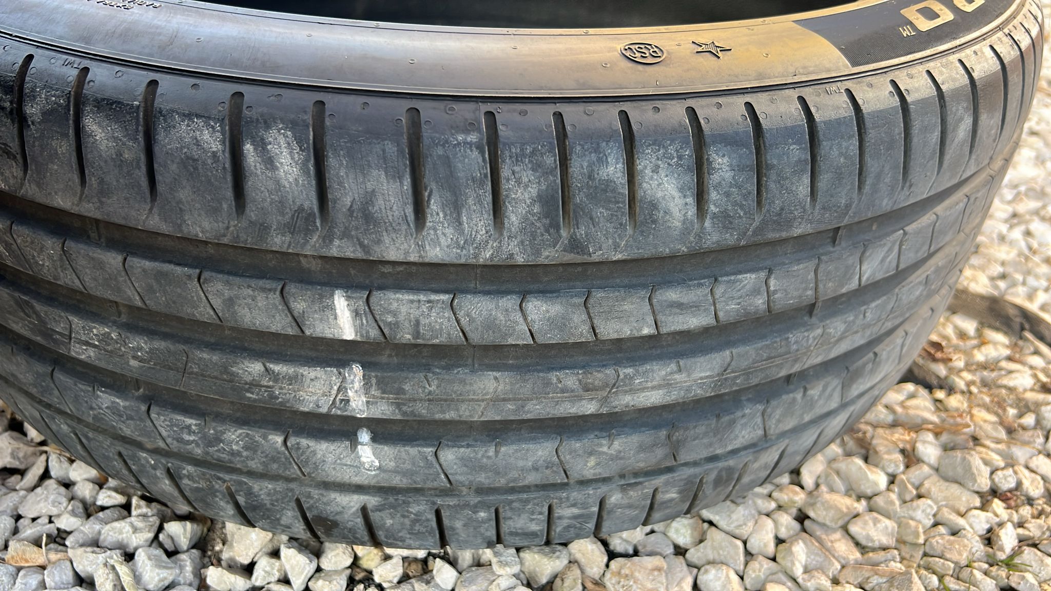 opona Pirelli pzero tm run flat 245 /35 R20 99y rok 2023 Bieżnik...