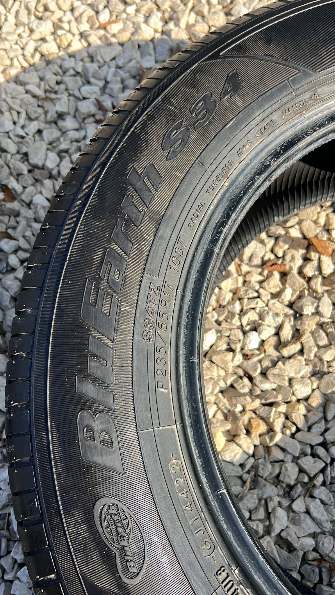 opona yokohama Bluearth s34 235/65R17 103T m s rok 2022 Bieżnik...