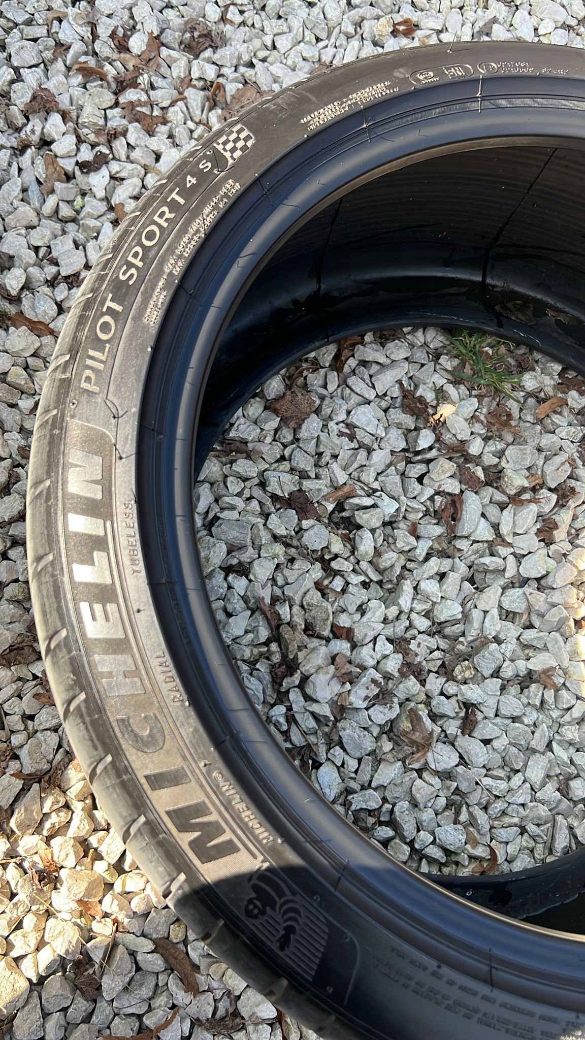 opona michelin pilot sport 4s 275/35 zr 19 rok 2022 Bieżnik od znacznika...