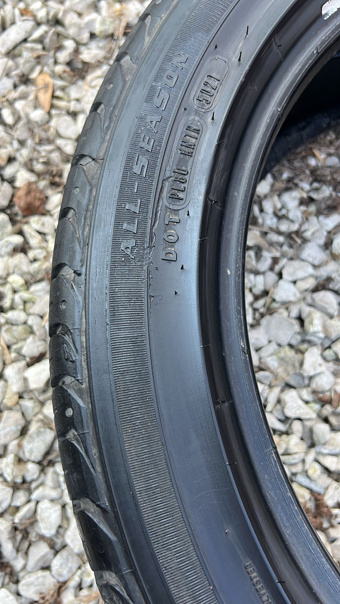 opona EAGLE sport good year m S 245/45r18 rok 2021 Bieżnik od znacznika...