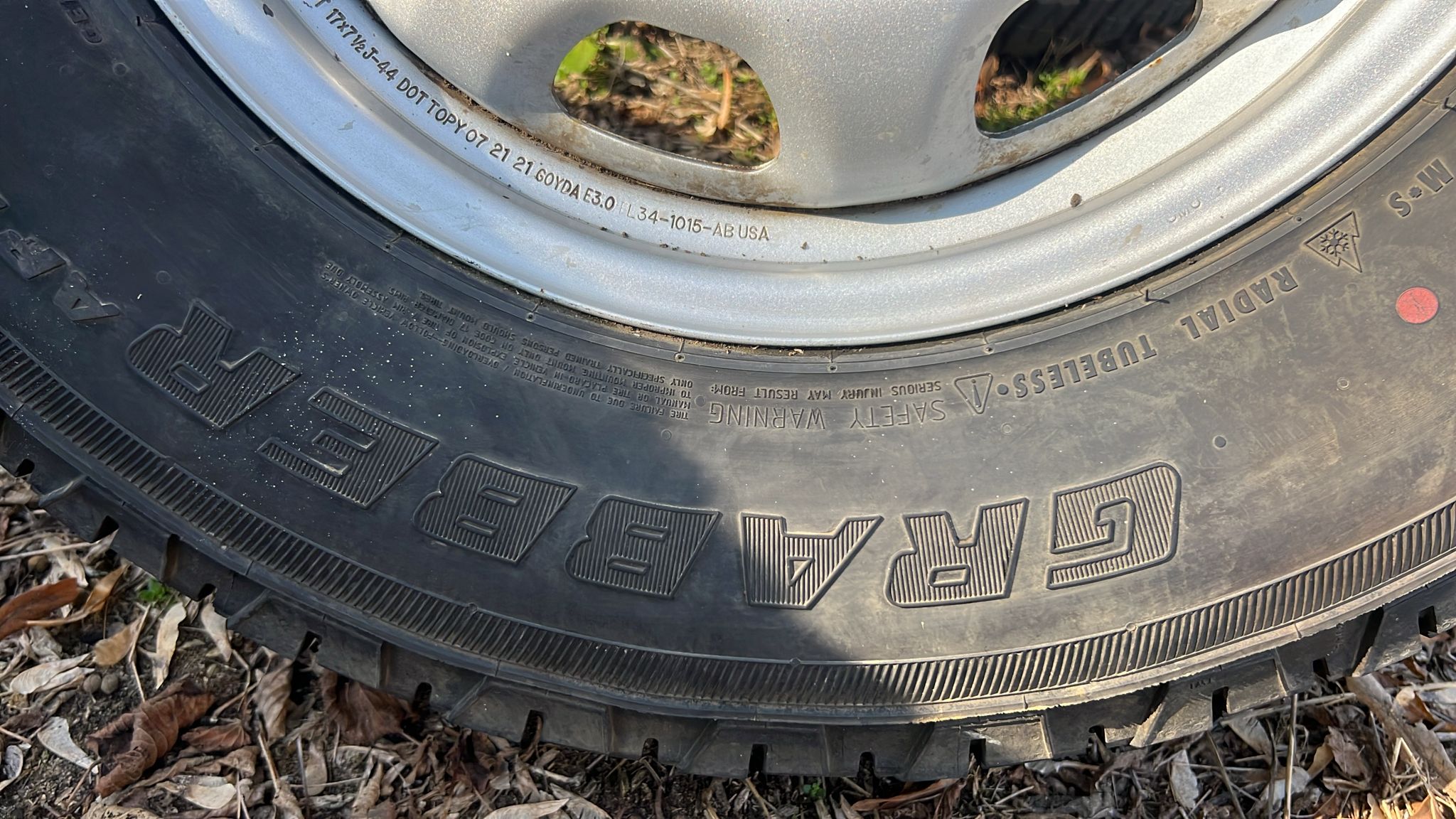 opona general grabber apt LT 265/70R17 rok 2021 . Bieżnik od znacznika...