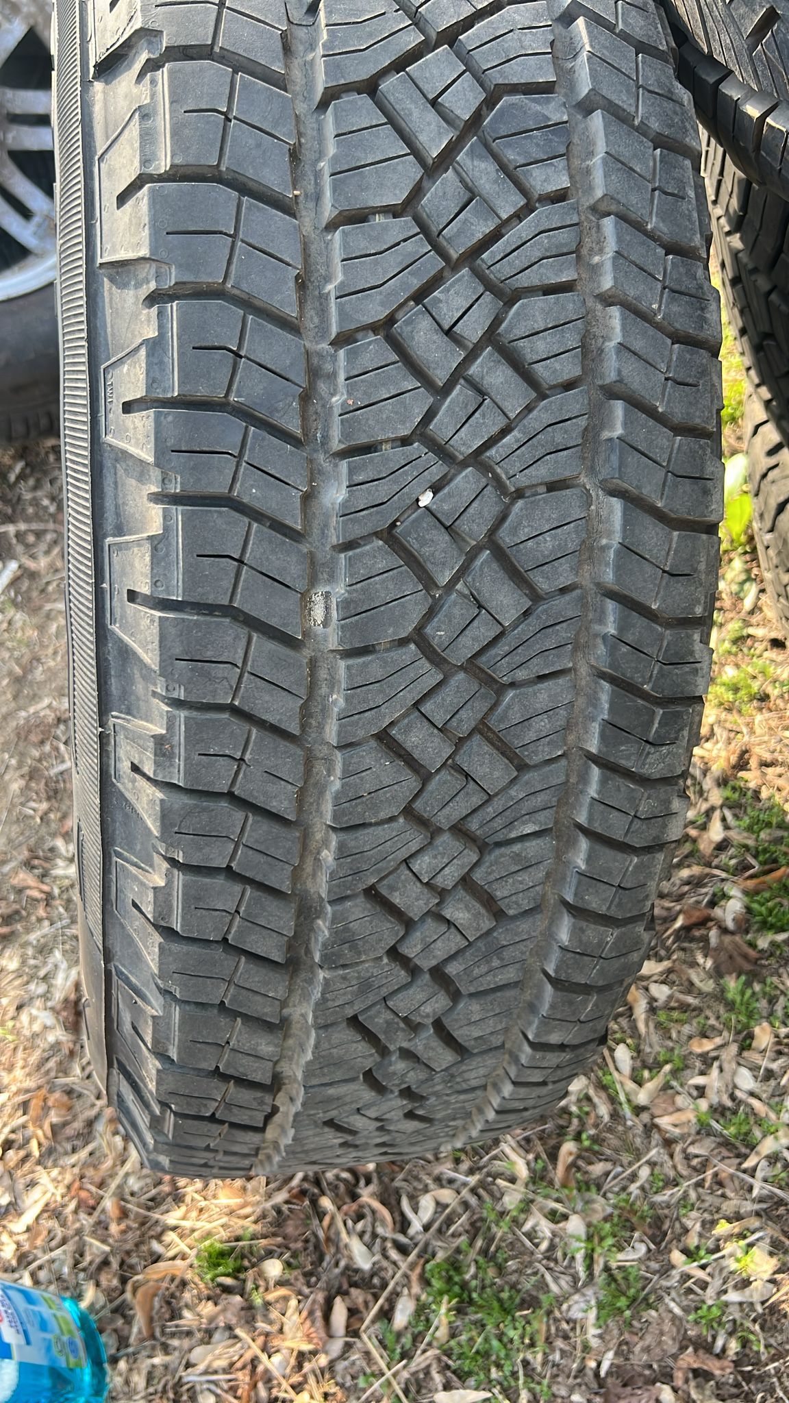 opona general grabber apt LT 265/70R17 rok 2021 . Bieżnik od znacznika...