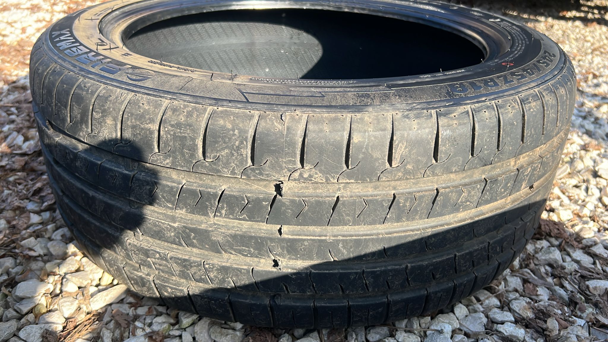 opona firemax fm601 245/45zr18 100 W rok 2024 . Bieżnik od znacznika...