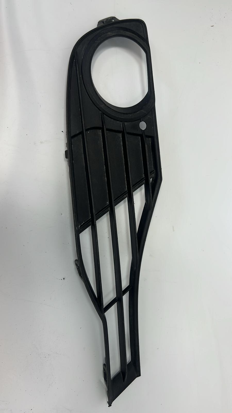 BMW 3 F30 F35 F31 2013 Przód strona prawa Krata halogenu numer kat...