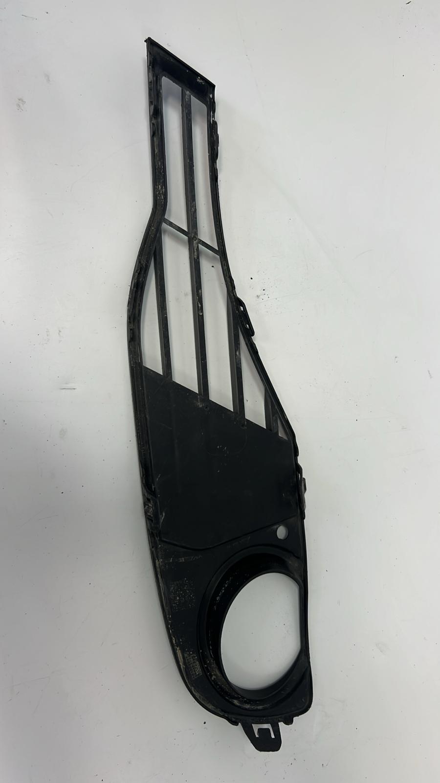 BMW 3 F30 F35 F31 2013 Przód strona prawa Krata halogenu numer kat...