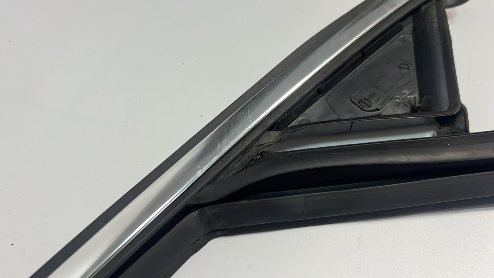 VOLVO XC90 MK2 Przednie prawe drzwi. chromowana listwa zewnętrzna...
